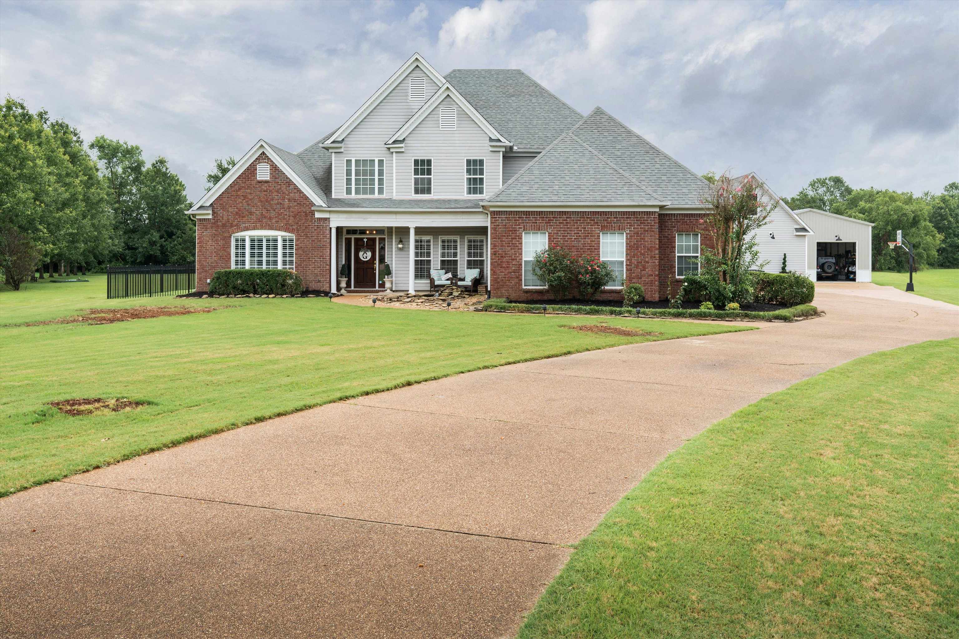 994 Cold Creek Cv Collierville,TN 38017 CryeLeike